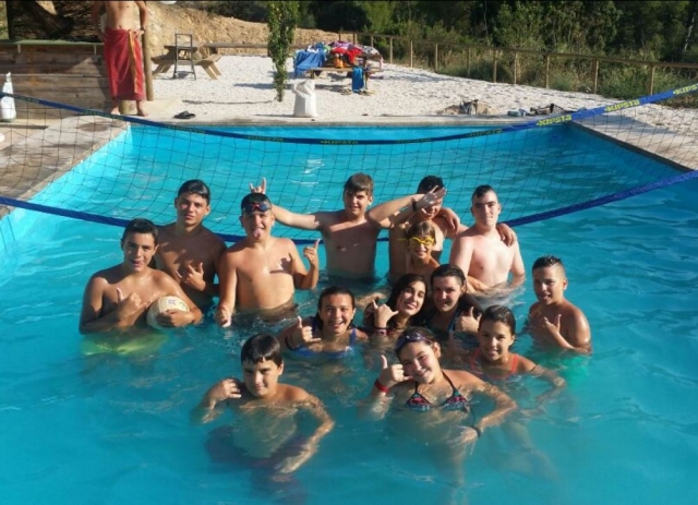 Piscina con red deportiva.JPG